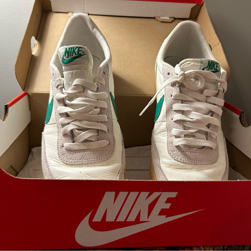 Nike Men's White and Green Sneakers